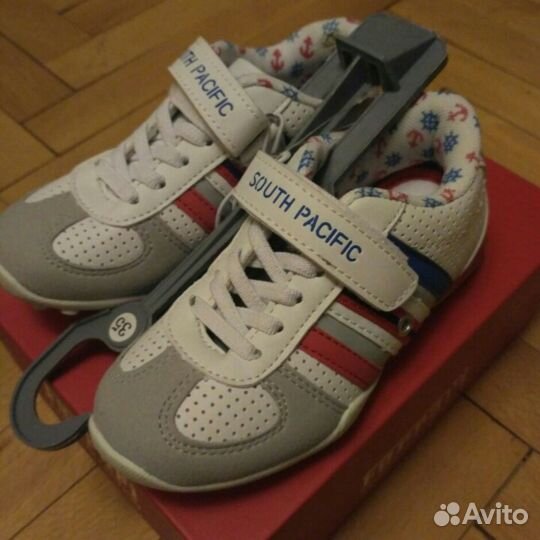 Кроссовки