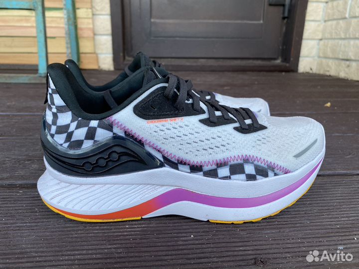 Кроссовки женские Saucony Endorphin Shift 2