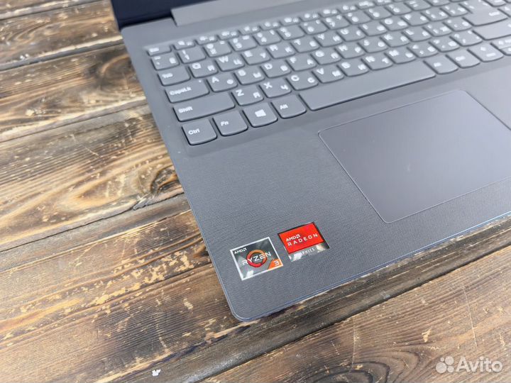 Ноутбук Lenovo V155 AMD Ryzen 3 8GB SSD Vega 3