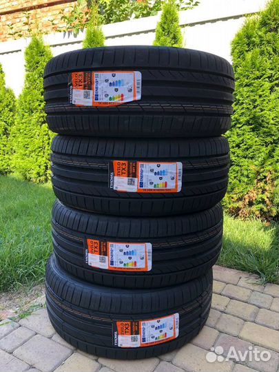 Tracmax X-Privilo TX3 245/35 R19 и 275/30 R19 101