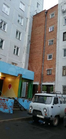 4-к. квартира, 79 м², 1/9 эт.