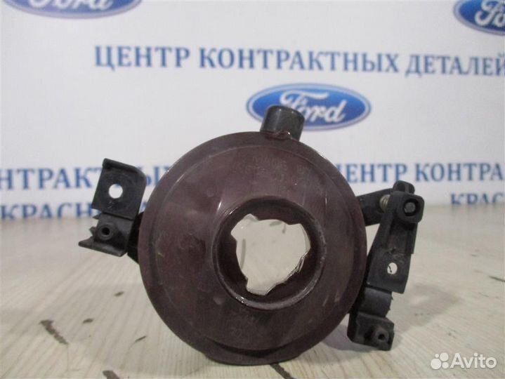 Фара противотуманная левая Ford Focus 2 2005-2008