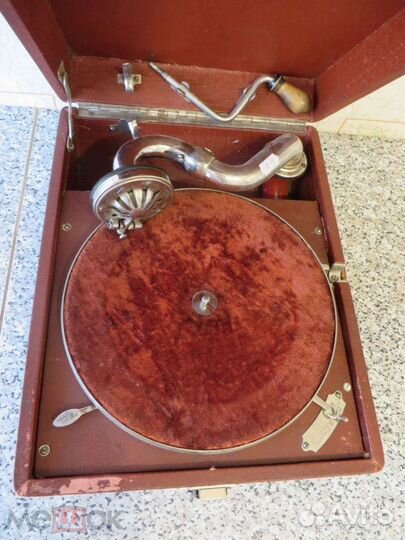 Патефон красный подарок