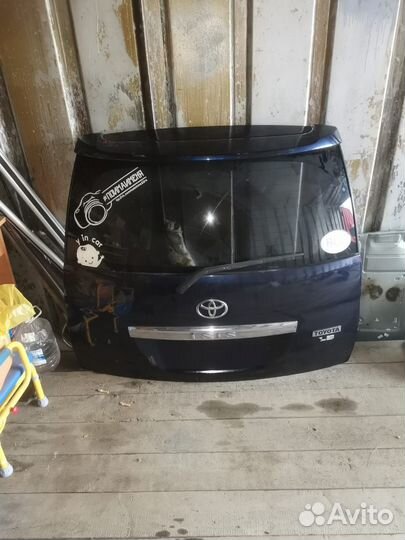 Дверь багажника toyota isis