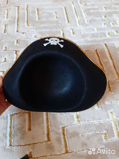 Треуголка, пиратка, маска