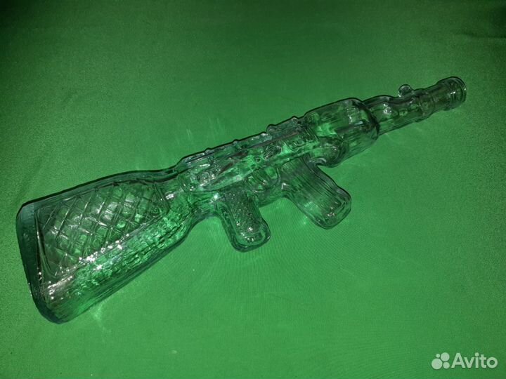 Бутылка стеклянная. Автомат Калашникова. Россия