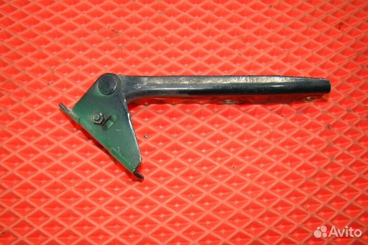 Петля капота правая Mitsubishi Carisma