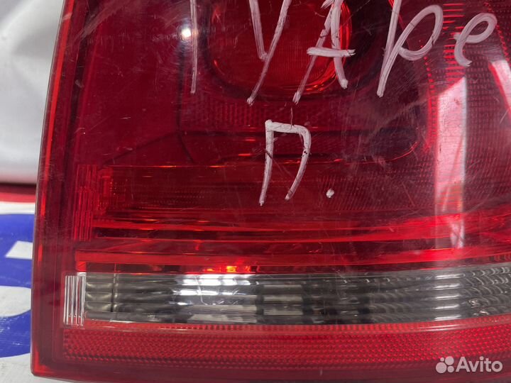 Фонарь правый наружний Volkswagen Touareg NF