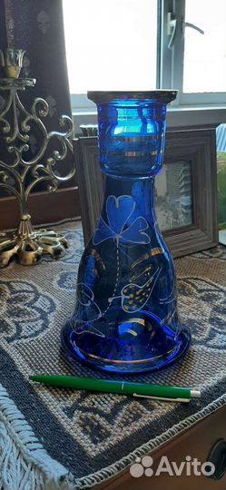 Подсвечник и коллекционные бутылки, декоративные