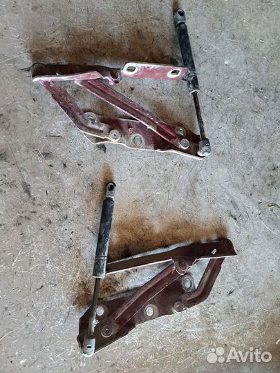 Петля капота Opel Vectra B