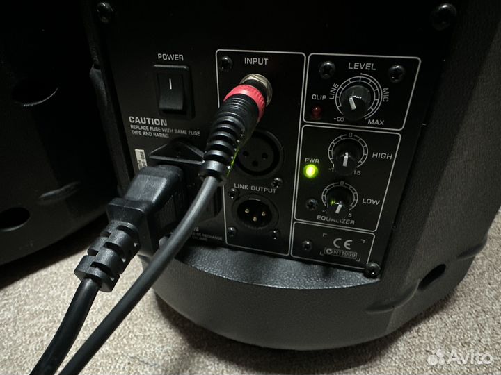 Behringer B210D Активная акустическая система 2 шт