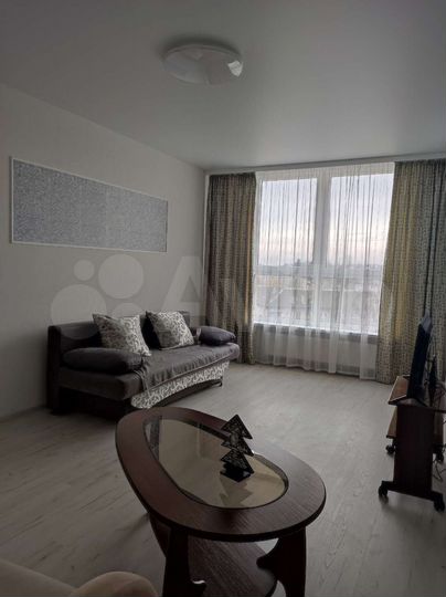 2-к. квартира, 61 м², 8/8 эт.