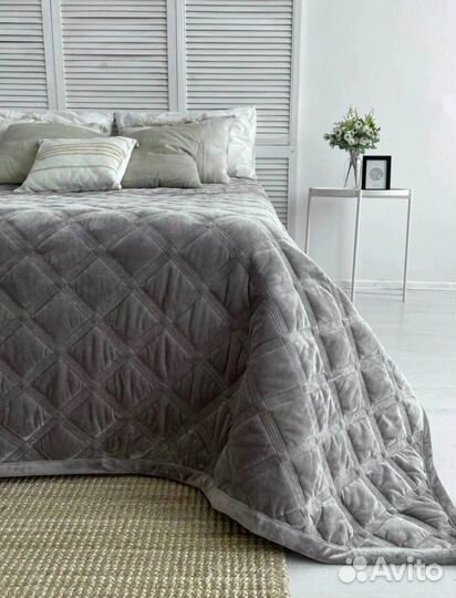 Покрывала королевский велюр новые