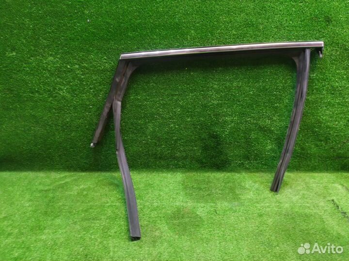 Направляющая стекла задняя правая Skoda Karoq