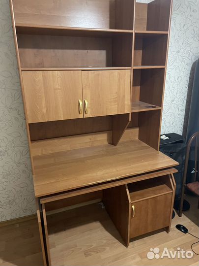 Отдам компьютерный стол /шкаф