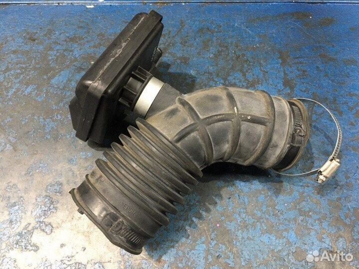 Патрубок дросселя Nissan Teana L33