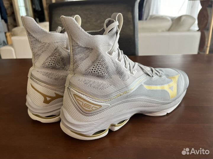 Кроссовки волейбол 44 р. mizuno wave lightning NEO