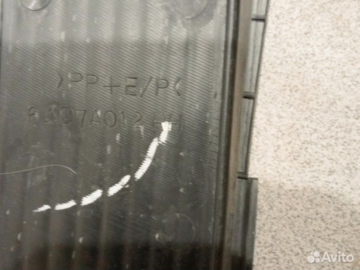 Решетка правая в передний бампер Лансер 9