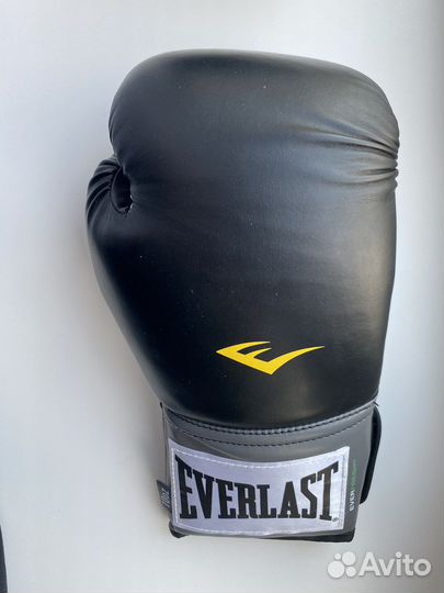 Боксерские перчатки everlast 10 oz