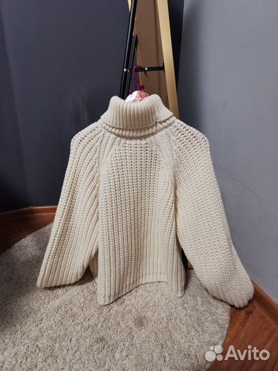 Свитер женский белый