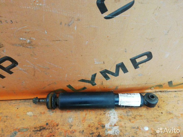 Амортизатор передний Toyota Noah SR50 3S-FE 1998