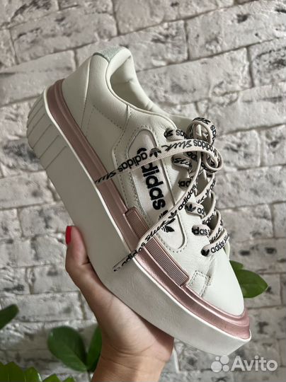 Кроссовки adidas