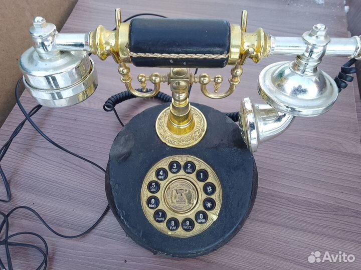 Ретро телефон. Проводной
