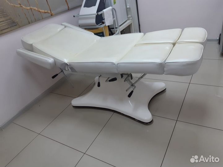 Педикюрное кожанное кресло-кушетка