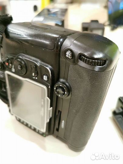 Зеркальный фотоаппарат nikon d7000 (пробег 28т)