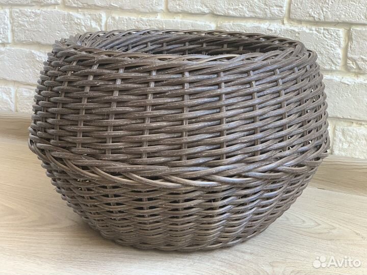 Кашпо из искусственного ротанга