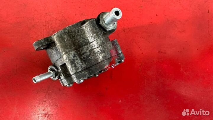 Вакуумный насос Audi A6 C6 2.0 BRE TDI 2006