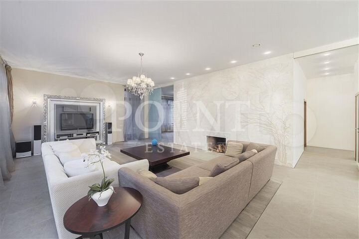 Дом 470 м² на участке 12 сот.