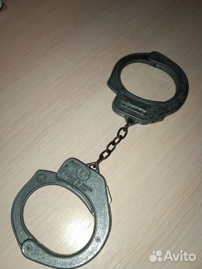 Игрушечные наручники