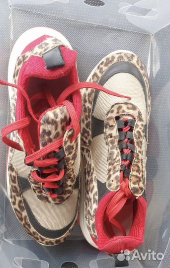 Кроссовки женские 40 размер бу