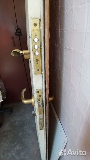 Металлическая дверь б/у