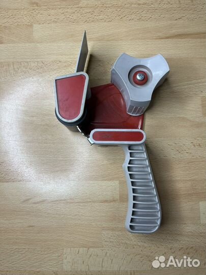 Диспенсер для скотча