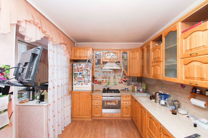 4-к. квартира, 207,8 м², 1/3 эт.