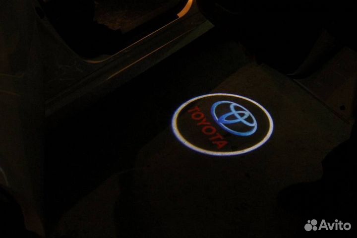 Проекция логотипа Toyota LED в дверь Q7DK9