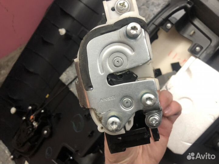 Обшивка двери передней левой Outlander 07