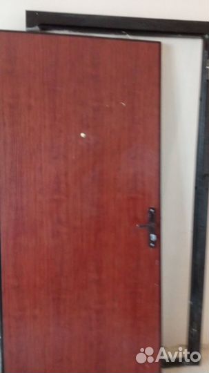 Дверь входная металлическая от застройщика