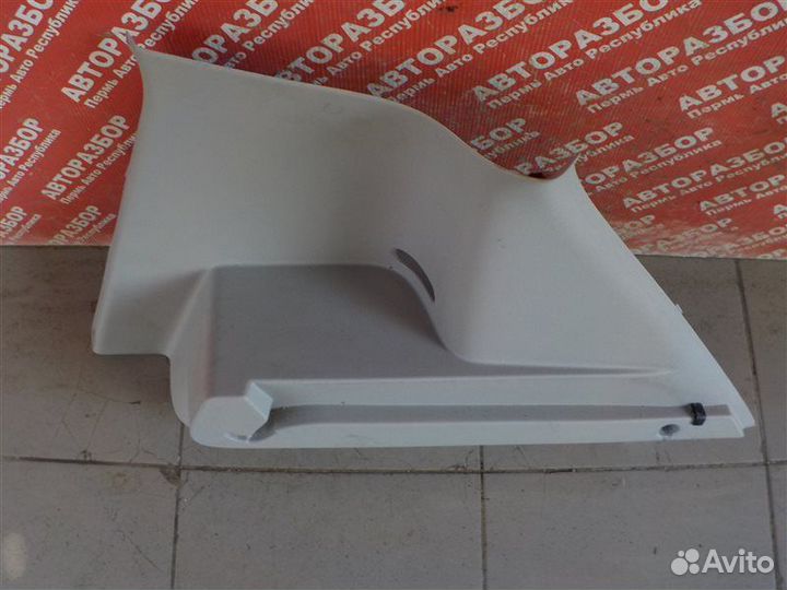 Накладка стойки багажника задняя правая Renault