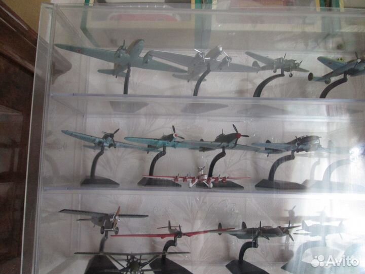 Легендарные самолеты Деагостини с витринами