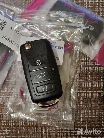 Выкидной ключ Xhorse XEB510EN с супер чипом XT27B