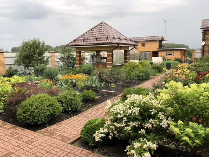 Дом 292 м² на участке 15 сот.