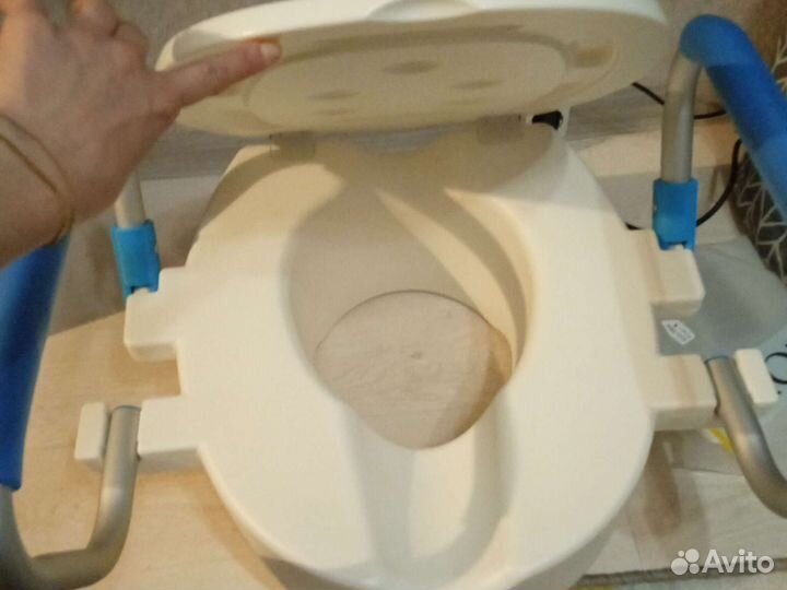 Насадка на унитаз для инвалидов