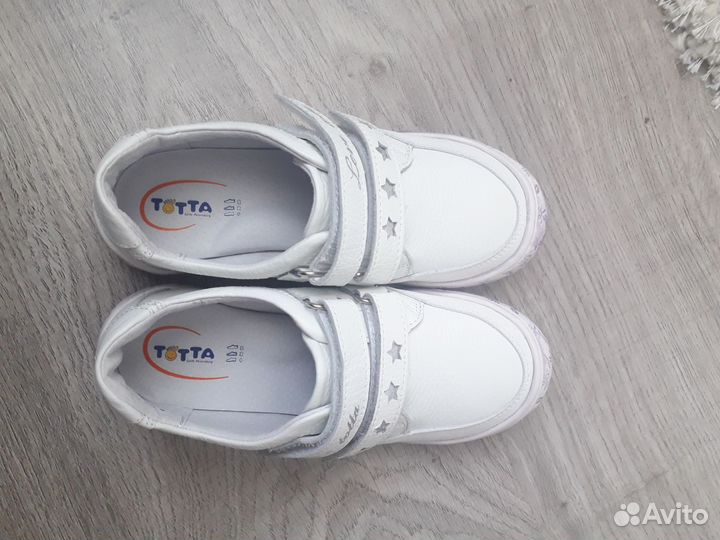 Кроссовки для девочки 32р