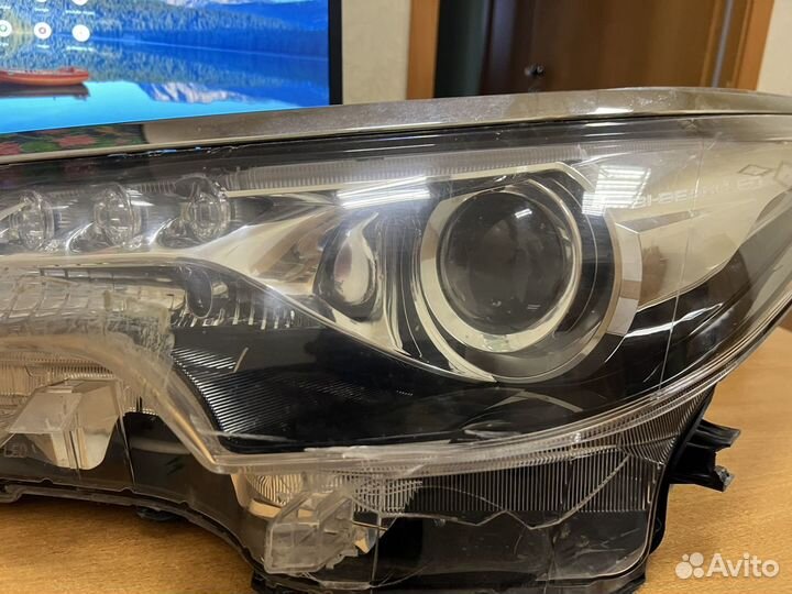 Фары правая и левая toyota fortuner