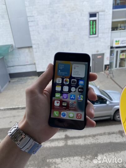 iPhone 8, 64 ГБ