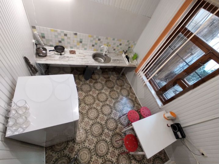 Комната 10 м² в 3-к., 1/2 эт.