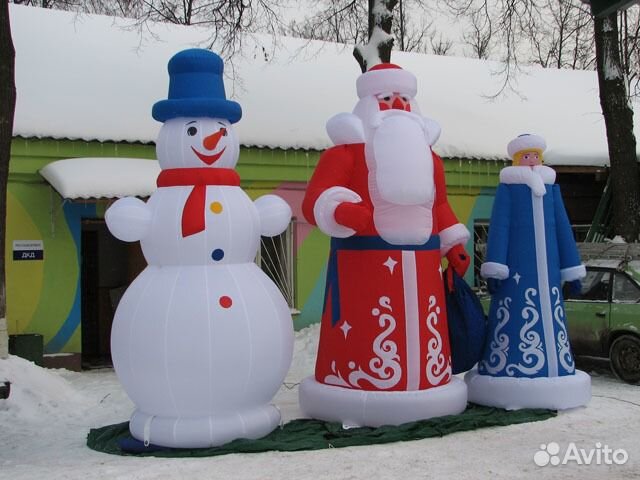 Новогодние костюмы, санки, снеговики